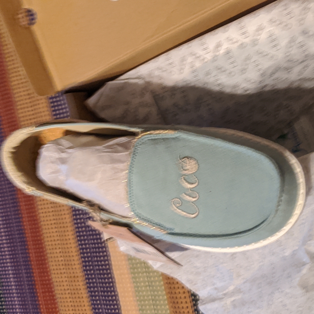 Hey Dude, size 6
